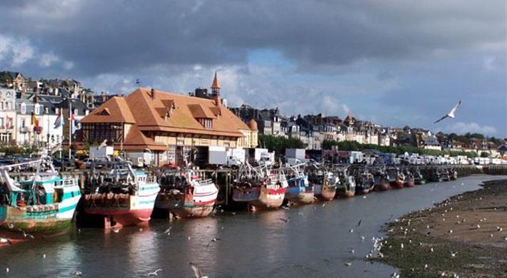 Trouville Port de pêche - Bellevue Hotel