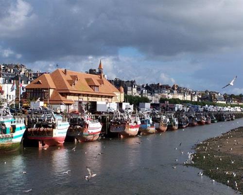 Trouville Port de pêche - Bellevue Hotel