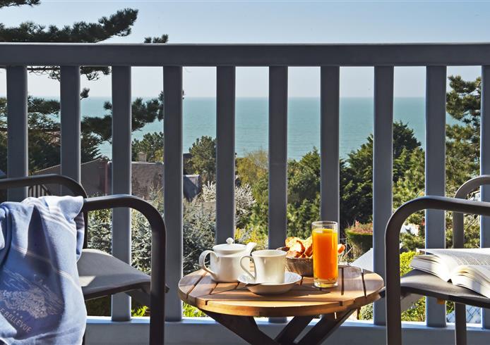 Petit déjeuner vue mer, restaurant de l'Hôtel Bellevue - Bellevue Hotel