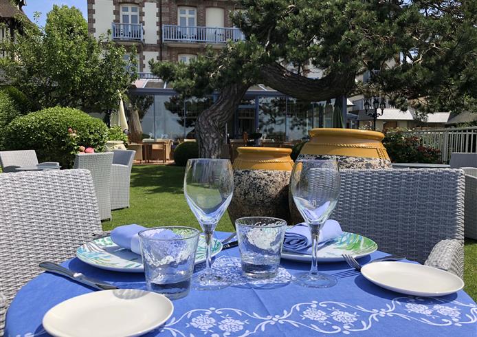 Restaurant de l'Hôtel Bellevue, Cote fleurie - Bellevue Hotel