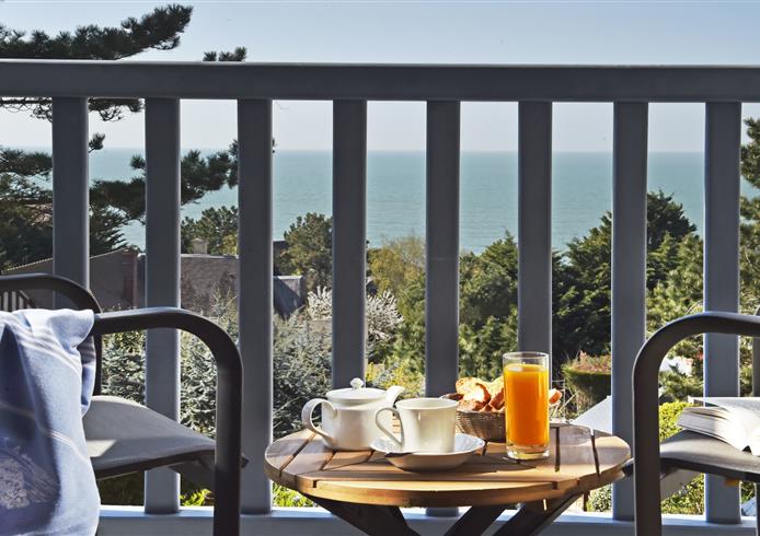 Petit déjeuner vue mer, Hôtel Le Bellevue, Normandie - Bellevue Hotel